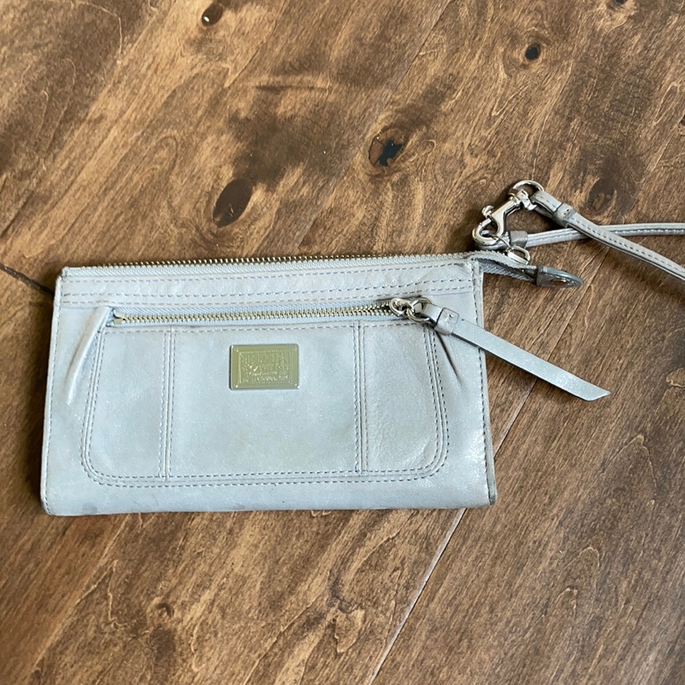 Coach poppy wristlet